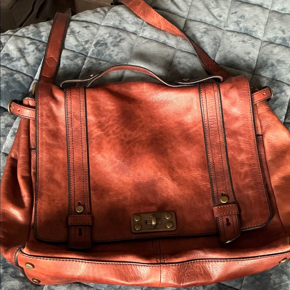 Fossil Tan Leather Shoulder Bag nwot  pristine condition.